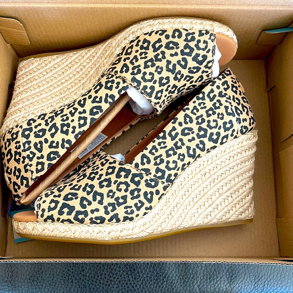 Tom’s Michelle espadrille wedge sandal in leopard - size 7